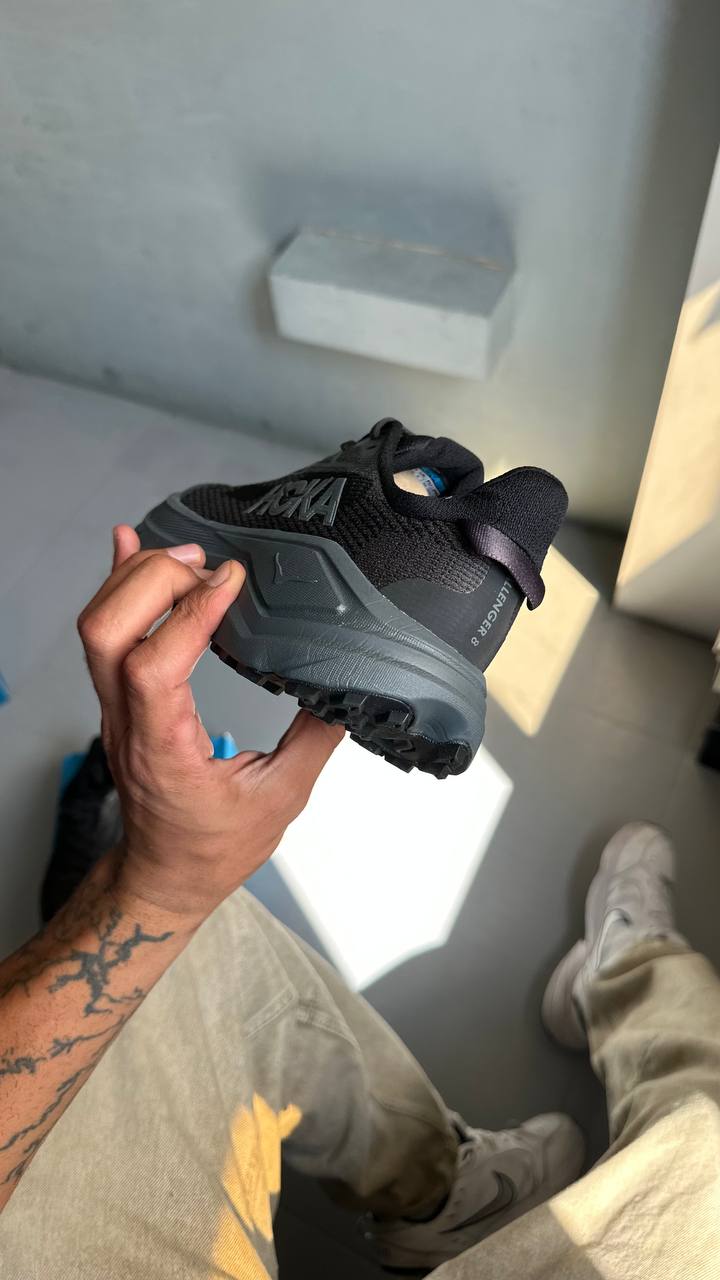 HOKA Challenger 8