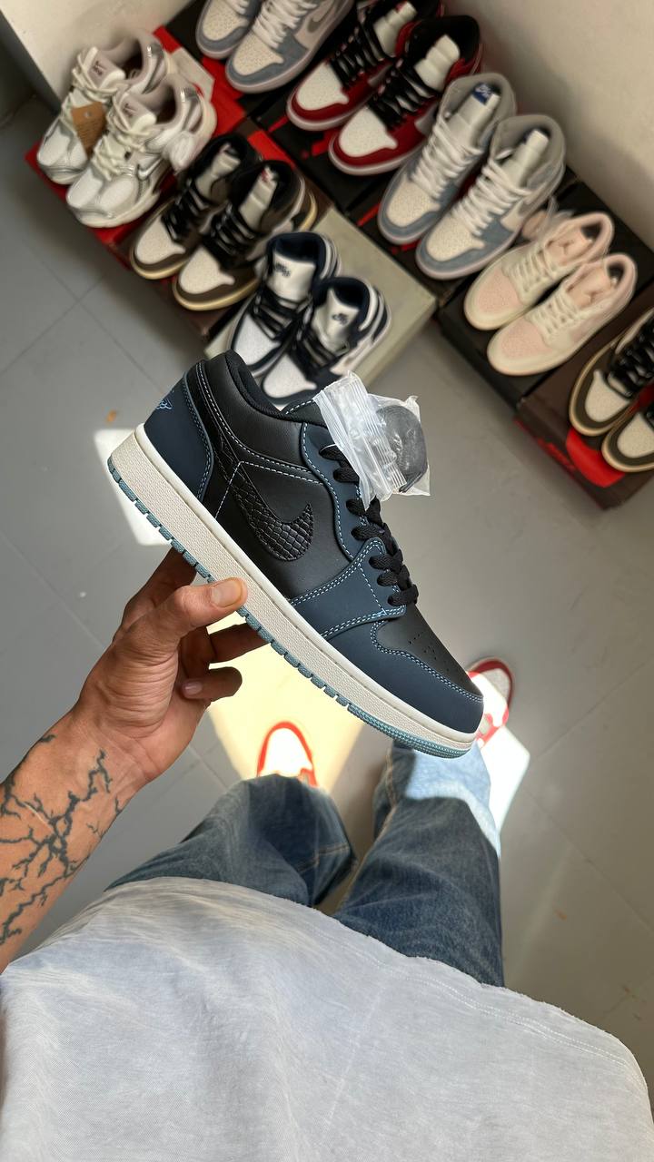 Jordan 1 Low SE Black Dark Obsidian