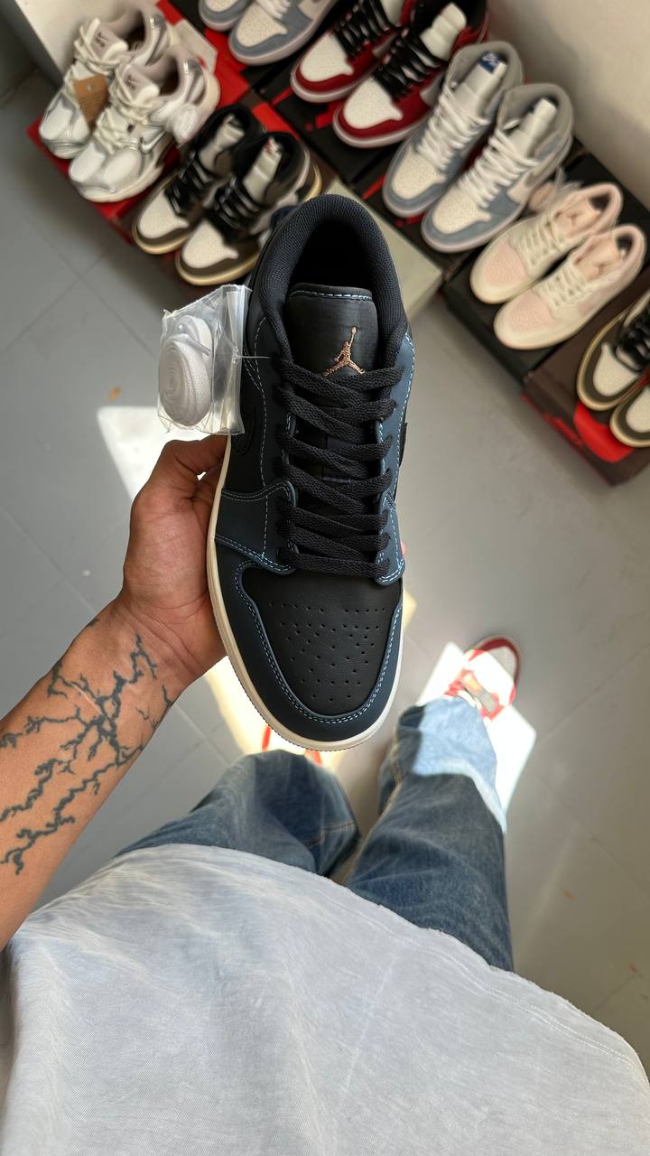 Jordan 1 Low SE Black Dark Obsidian