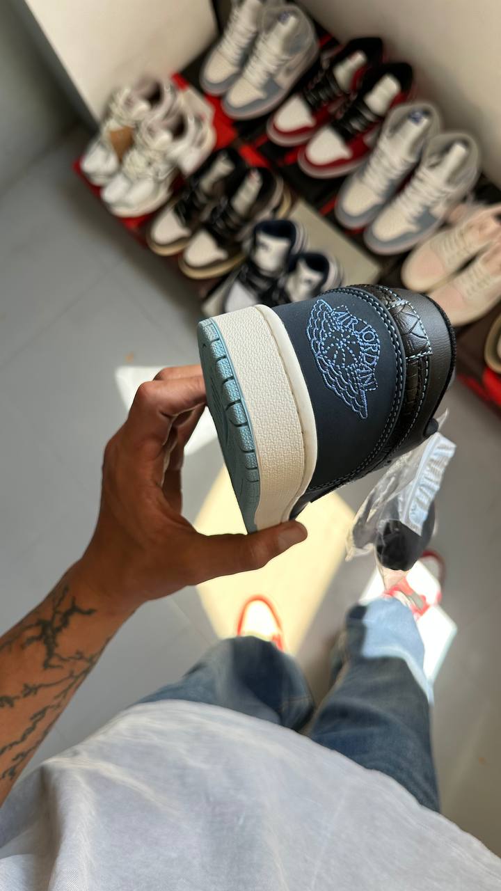 Jordan 1 Low SE Black Dark Obsidian